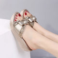 Sandalen met schuine hakverhoging