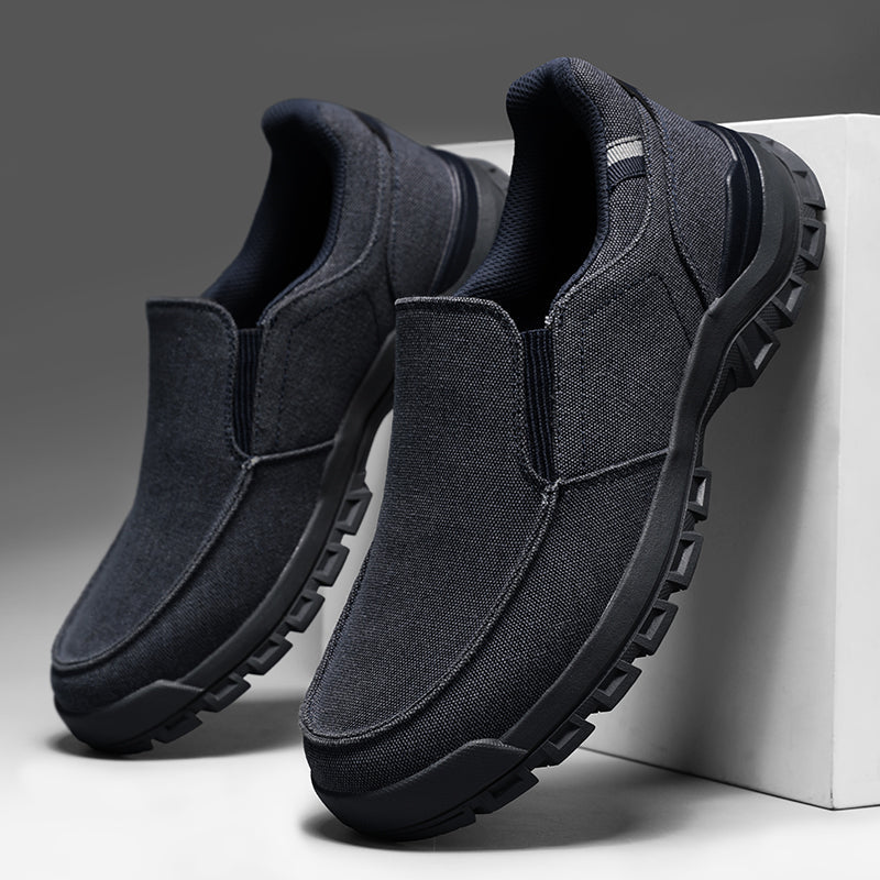 Comfortabele, antislip instapschoenen van varkensleer voor heren, ideaal voor casual wandelen.