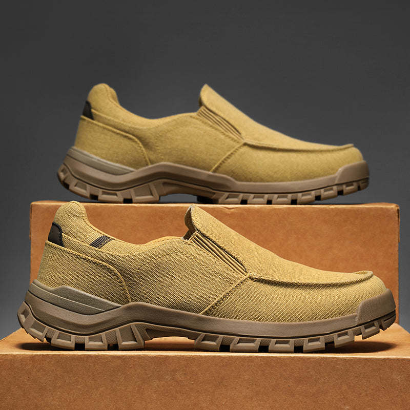 Comfortabele, antislip instapschoenen van varkensleer voor heren, ideaal voor casual wandelen.