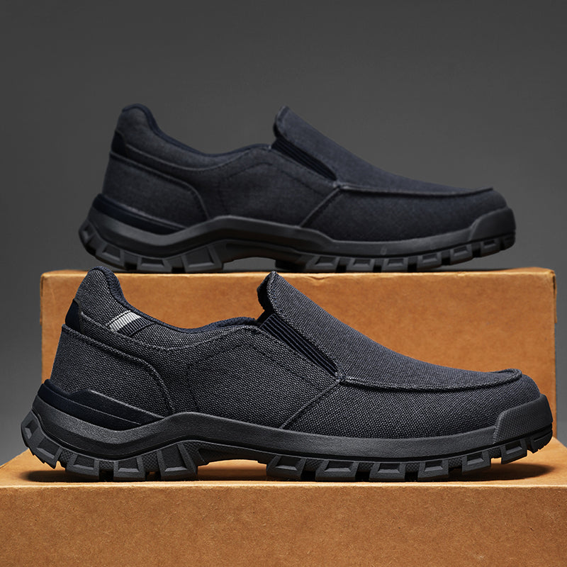 Comfortabele, antislip instapschoenen van varkensleer voor heren, ideaal voor casual wandelen.