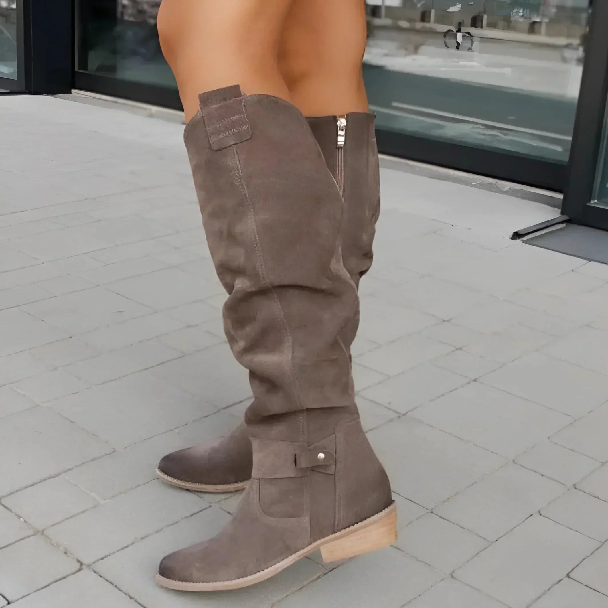 FAYE – TIJDLOZE LAARZEN