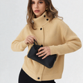 Asymmetrisch gebreid vest met knoopsluiting