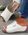 Comfortabele leren slippers met dikke zool en voetboogondersteuning.