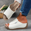 Comfortabele leren slippers met dikke zool en voetboogondersteuning.